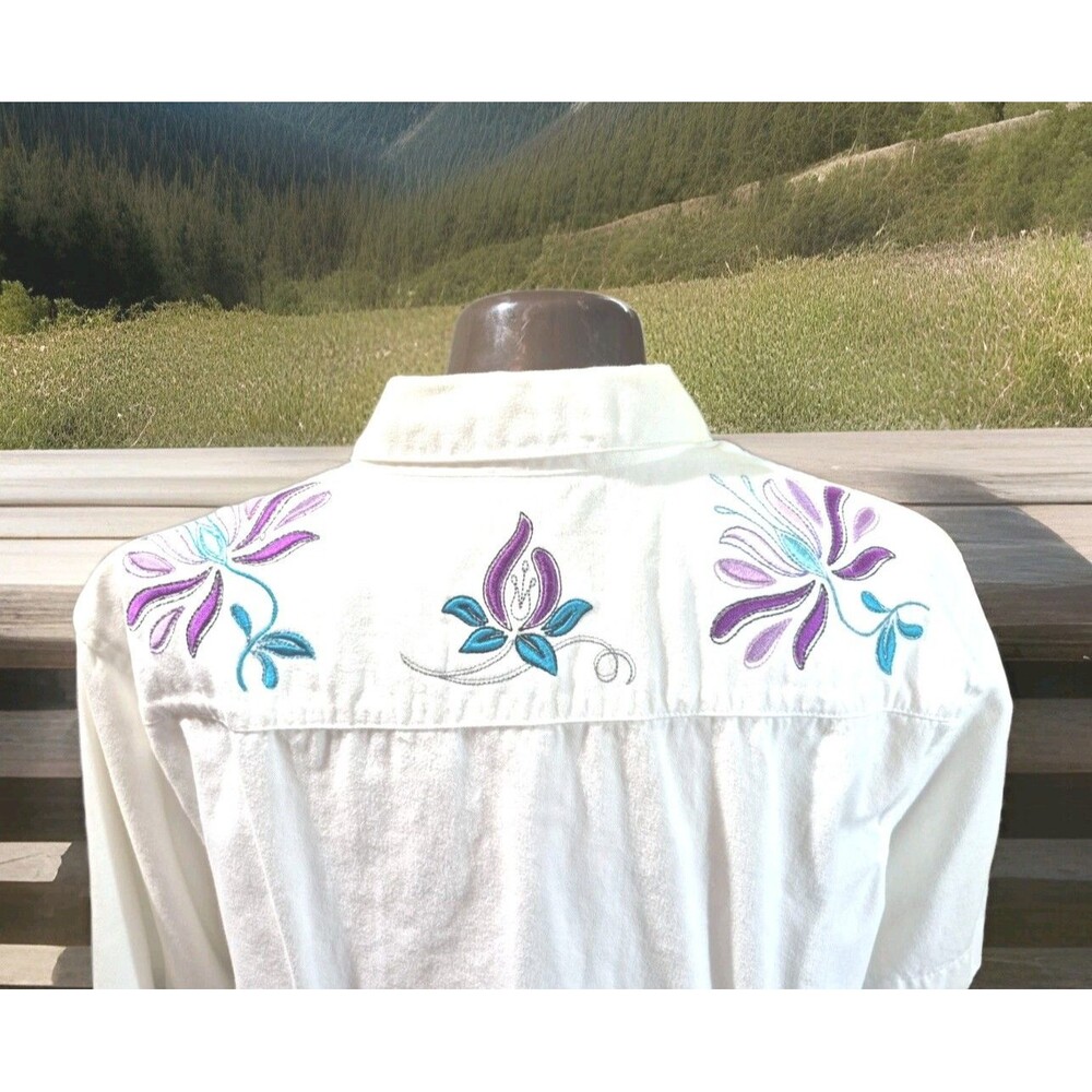 Vintage Woman XL White Cotton Floral Embroidery Vintage Tailored Western Inspire